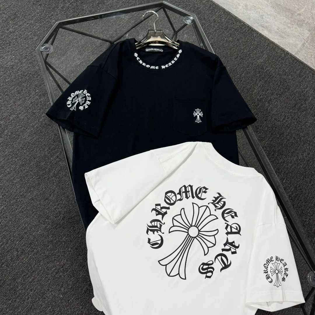 P170 Chrome Hearts 25 high-end versions. The fabric is made of 300 grams of high-density pure cotton. It does not deform or shrink. It has three labels. It is the same style for men and women. Technology: suede foaming + digital printing. Color: white, black. SIZE: S-XL.